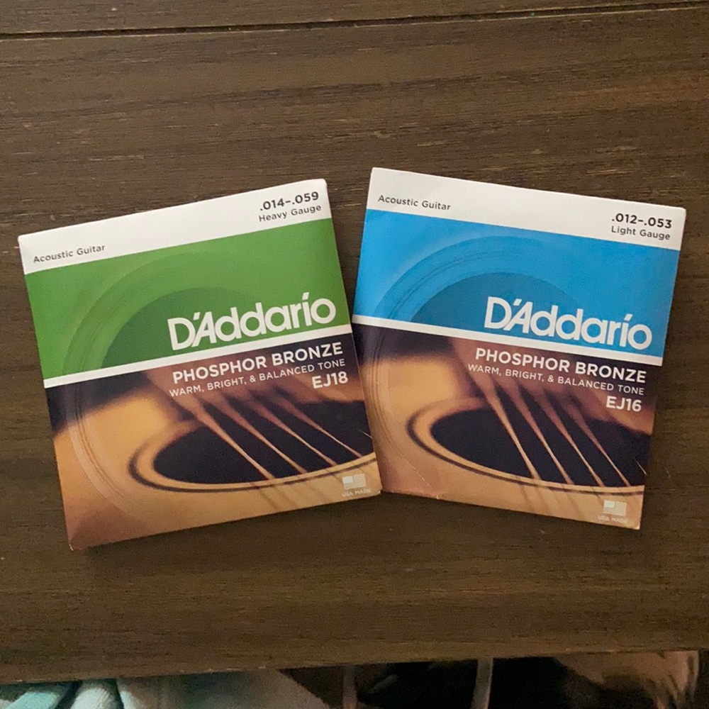 D’Addario phosphor bronze auoustic guitar strings (2)